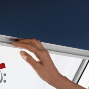 Detailbild blaues Velux Rollo blau