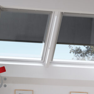 Innenansicht zwei Solar Markisen für Dachfenster