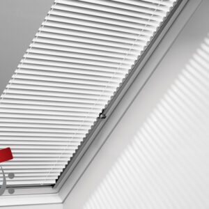 Velux Jalousie mit silbernen Schienen 7001