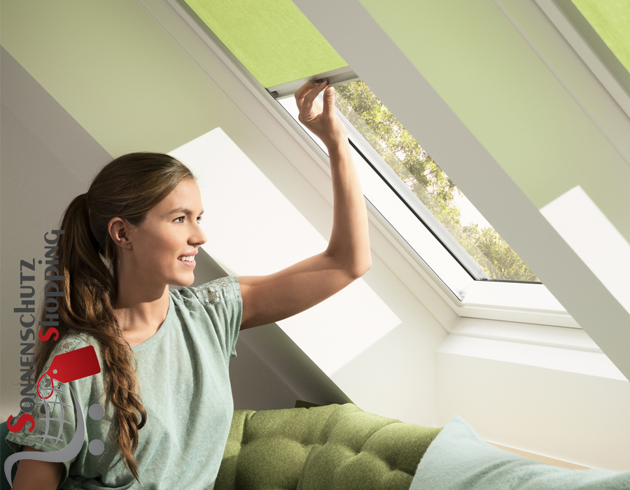 Schienengeführtes Dachfenster Rollo RFL grün