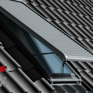 Geöffneter Elektro Rollladen von Velux SML