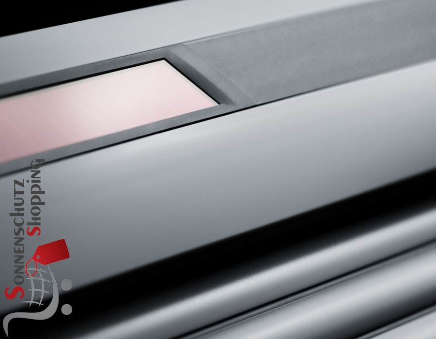Solarpanel Nahaufnahme Velux Rollladen