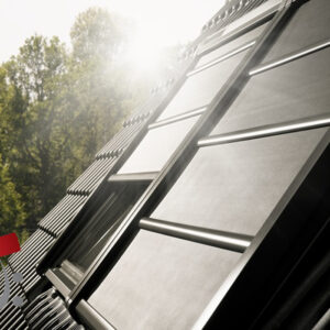 Außenansicht einer Solar Velux Markise Verdunkelung SSS