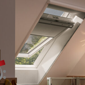 Raumbild Velux Insektenschutzrollo ZIL mit weißen Schienen